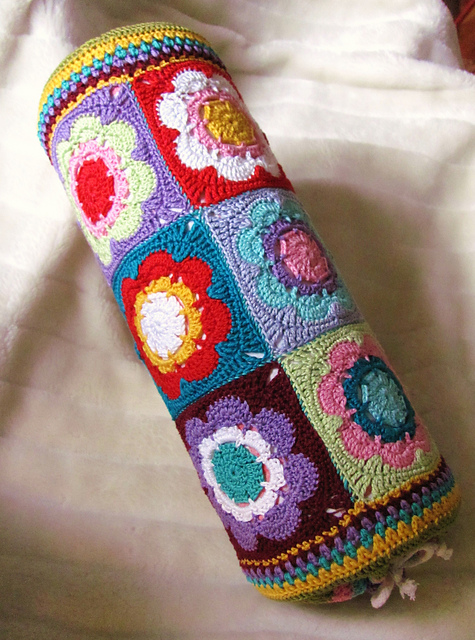 Kunterbunte Nackenrolle /Colorful bolster