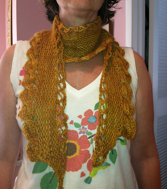 Curvy Cable Scarf
