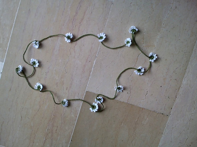 daisy flower necklace