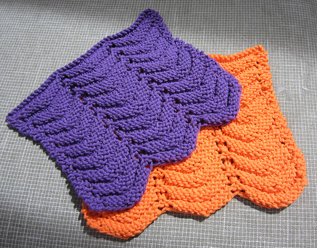 Squishy Feathers Hot Pad (w three fans)