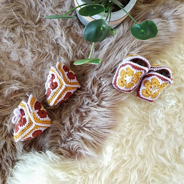 Flowers on my Feet - booties