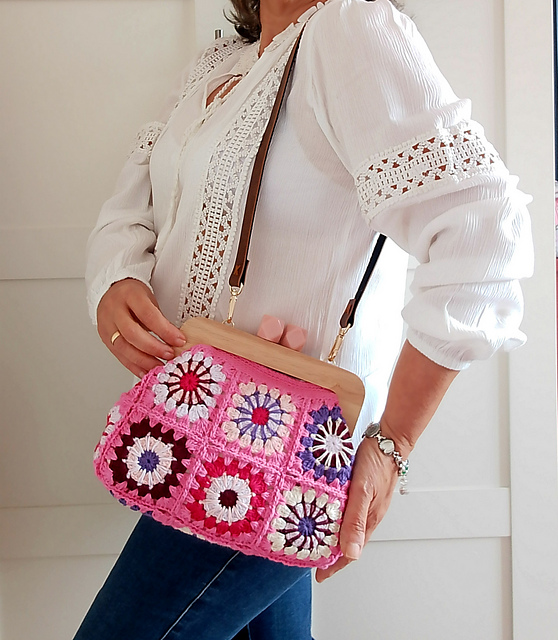 Chiara Clutch Bag in Pink