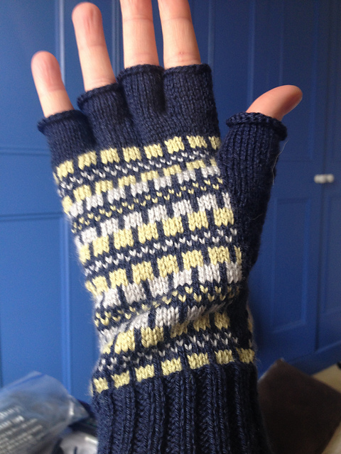 Gloves in Simple Colour Knitting
