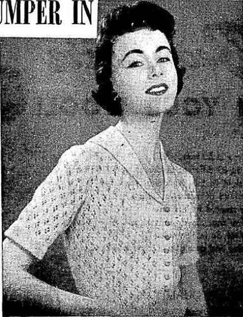 Buttoned jumper in lace stitch