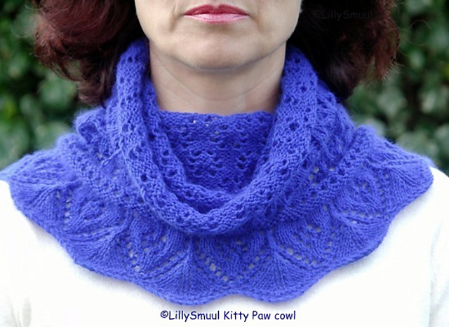 Kitty Paw cowl
