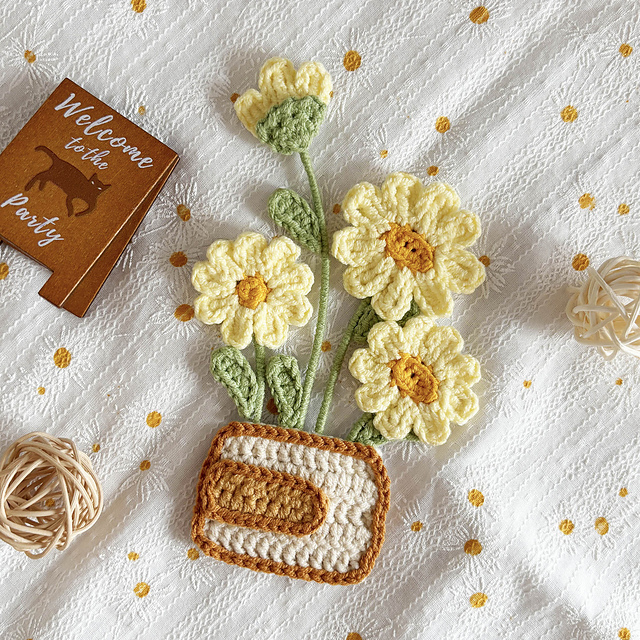 Flat Daisy Vase