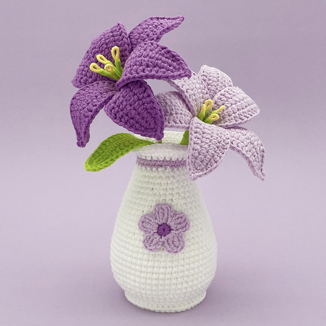 Ravelry: Small Lily with Vase pattern by Lily's Lyric