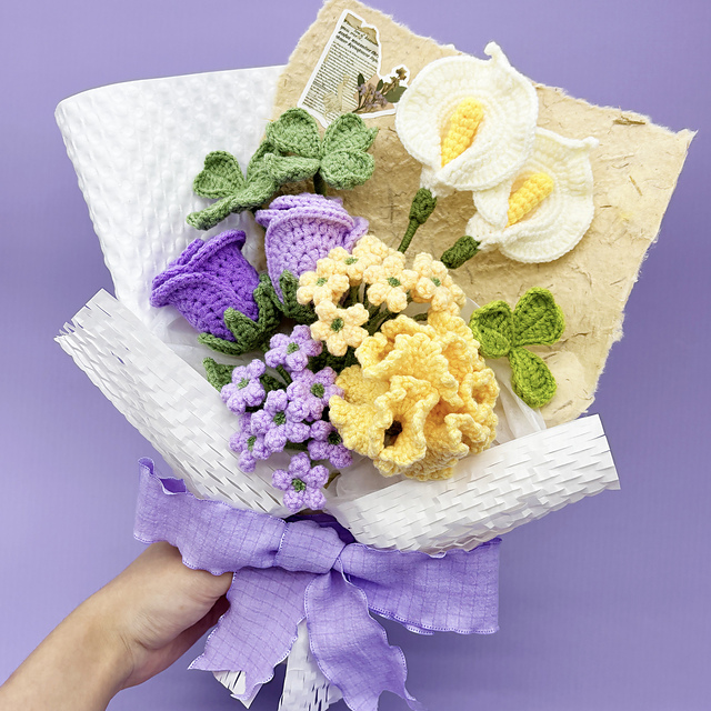 Ravelry: Carnation Flower Bouquet pattern by Lily's Lyric