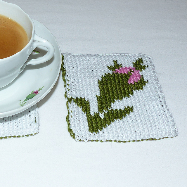 Rose Bud Coaster in 3-Colored Double Knitting