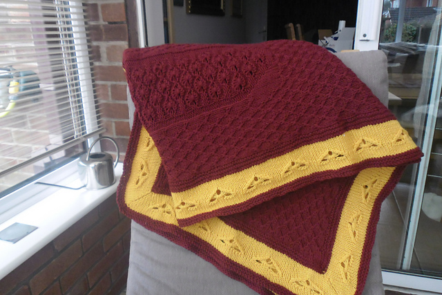 Lady Bee Shawl