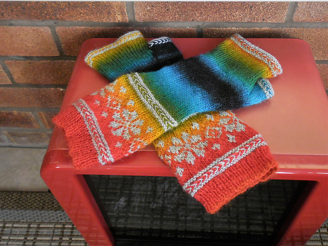 Jhaampe Mitts