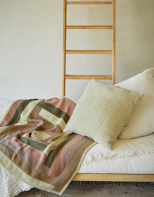 Log Cabin Blanket & Cushion 10257