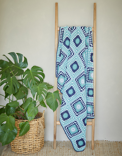 Granny Square Blanket 10274