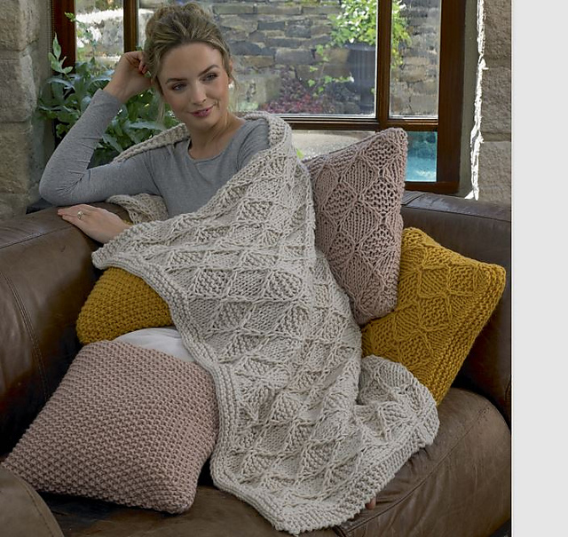 JB637 Blanket and Cushions
