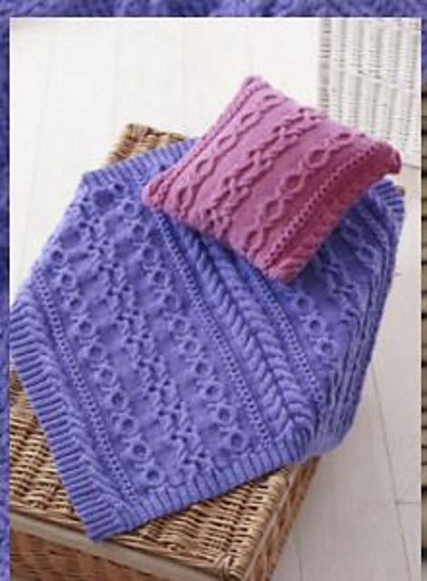 4672 Cushion and Blanket