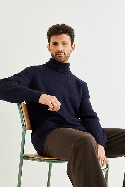 10626 Essential Roll Neck