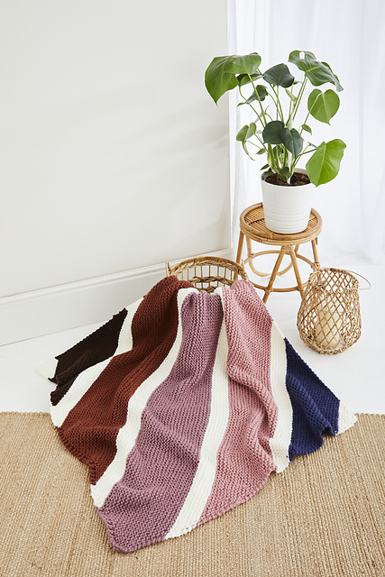 10619 Cosy Striped Blanket