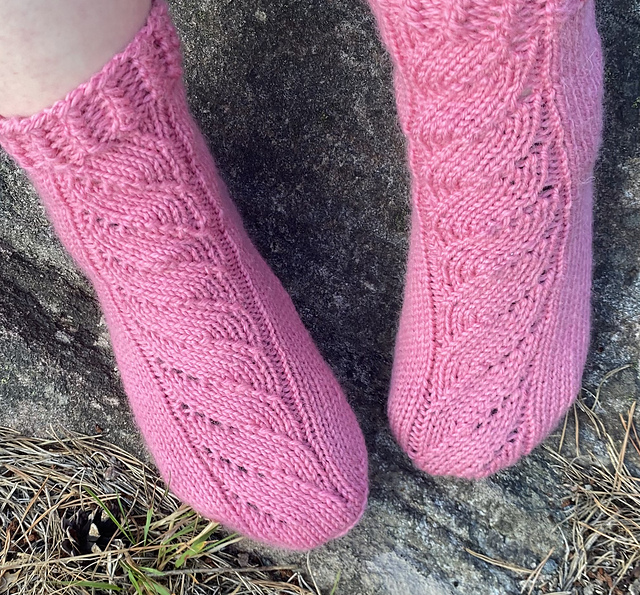 ravelry-sienna-sokker-pattern-by-linda-bjorvand