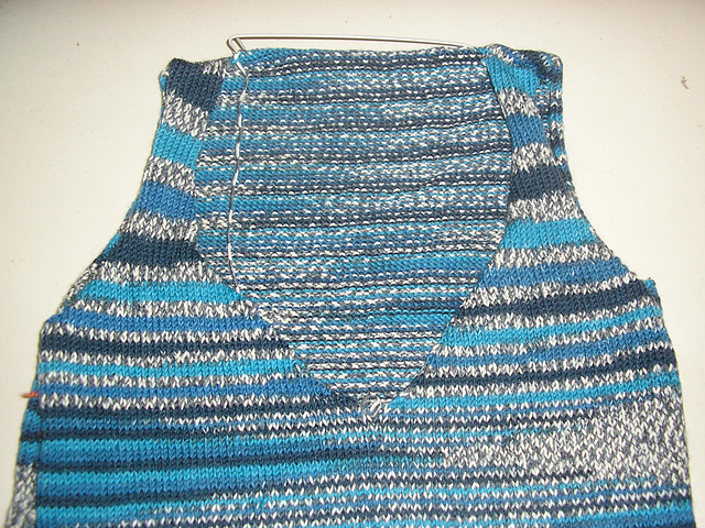 No. 11 - Jumper with set-in sleeves and deep v-neck