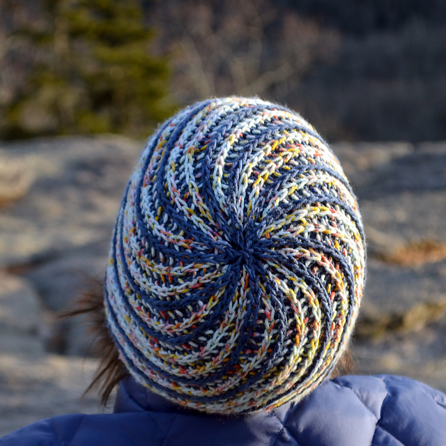 Ravelry: Vertical Hiker pattern by Lindsay Lewchuk