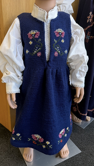 Bolsøy Bunad 2-8 år