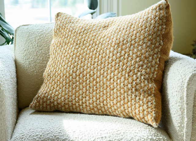 Ravelry: Chain Link Pillow pattern by Charles Scheland