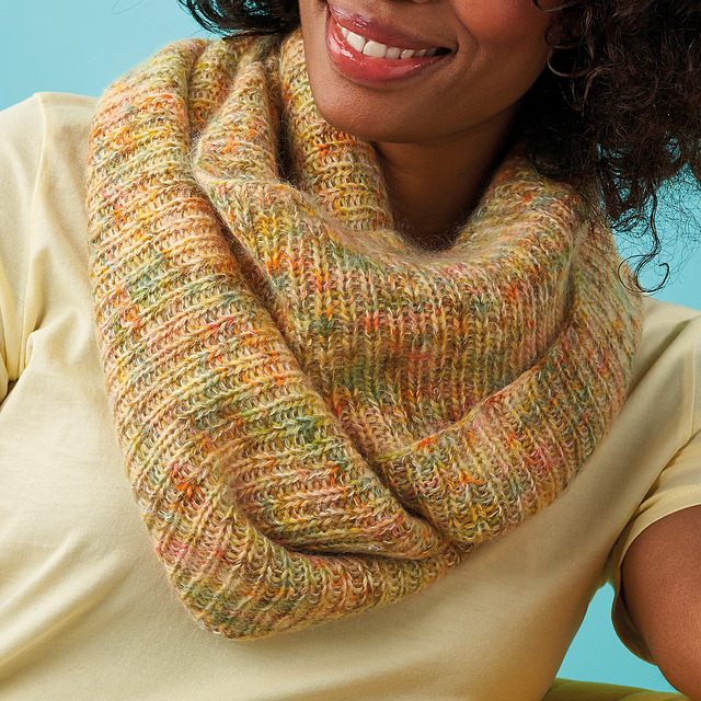 Mixed Yarns Cowl