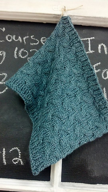 Meriboo cabled cowl