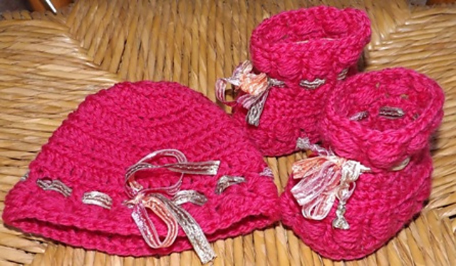 Baby Diva's Hat & Booties Set