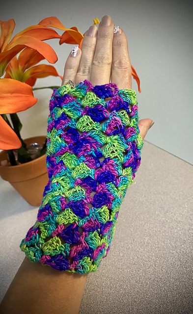 Tulip Stitch Fingerless Gloves