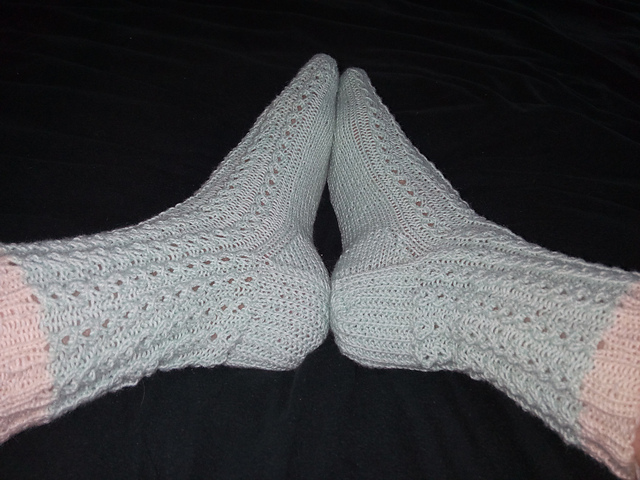 R0195 Socken im Mini-Zopfmuster