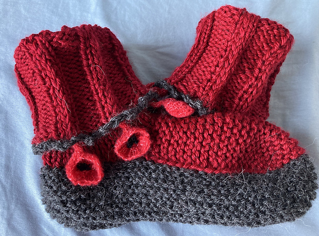 Remembrance Poppies Bonkers slipper socks