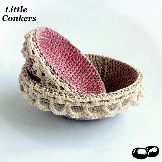 Lace-edged Nesting Bowls