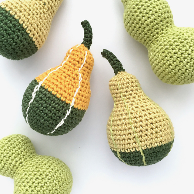 Bi-Coloured Pear Gourd 2