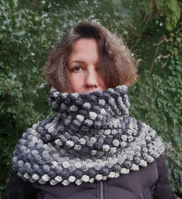 Bobble Cowl