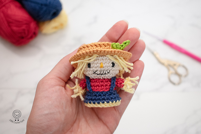 Mini Scarecrow