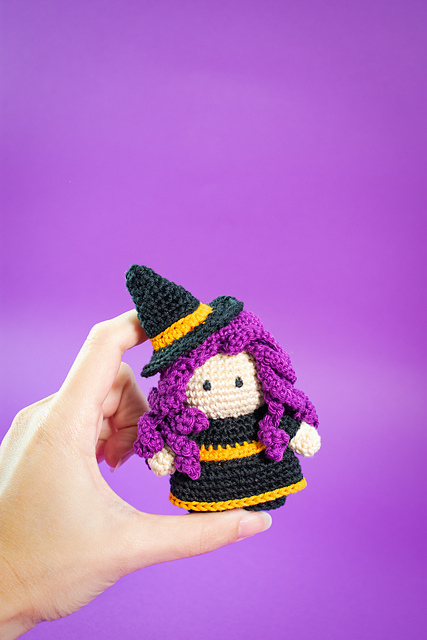 Mini Witch amigurumi