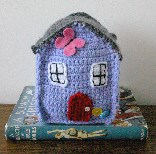 House amigurumi