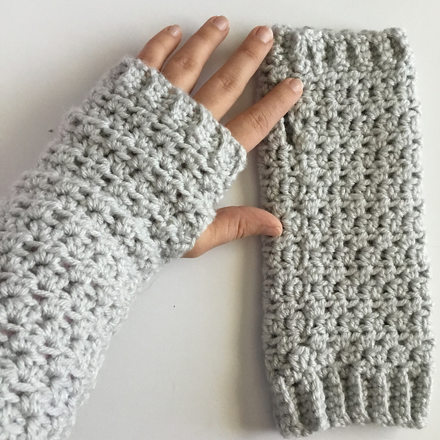 Elizabeth Wrist Warmers