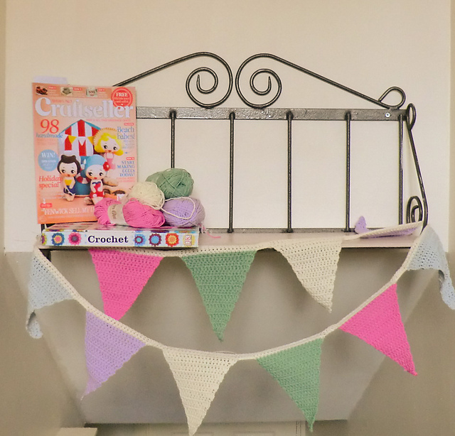 simple crochet bunting
