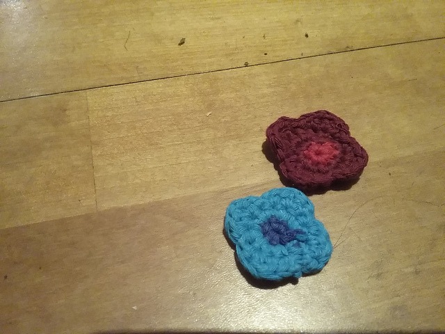 Kleine Blüten mit 4 Blättern
