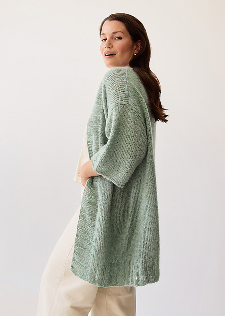 # 42 Cardigan mit kurzen Ärmeln