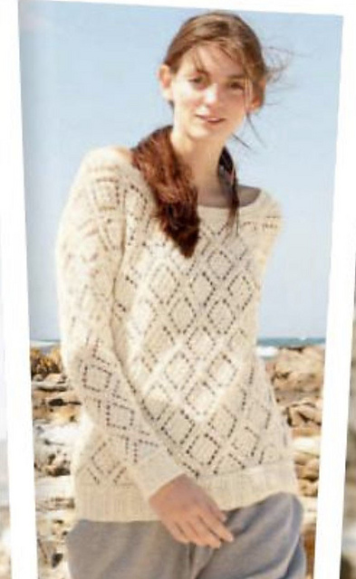 11 Pullover mit Lochmuster