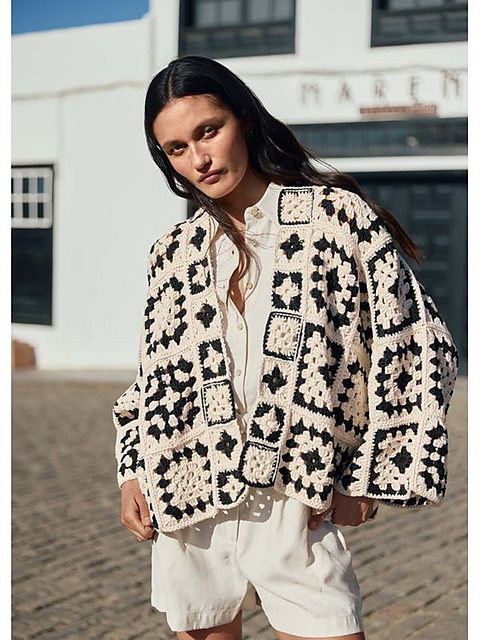 # 06 Jacke in quadratischen Motiven