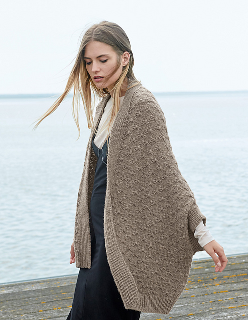 # 09 Cape-Jacke im Schmetterlingsmuster