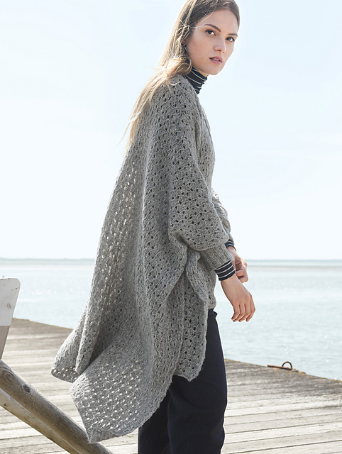 # 10 Poncho im Lochstrukturmuster