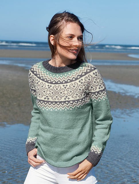 # 15 Pulli mit Rundpasse