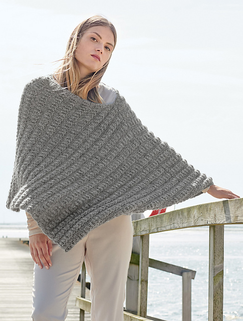 # 11 Poncho im Querrippenstrukturmuster