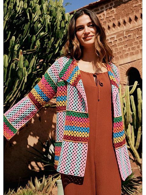 # 18 Cardigan aus bunten Quadraten
