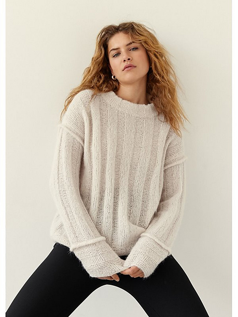 # 12 Pullover mit Biese